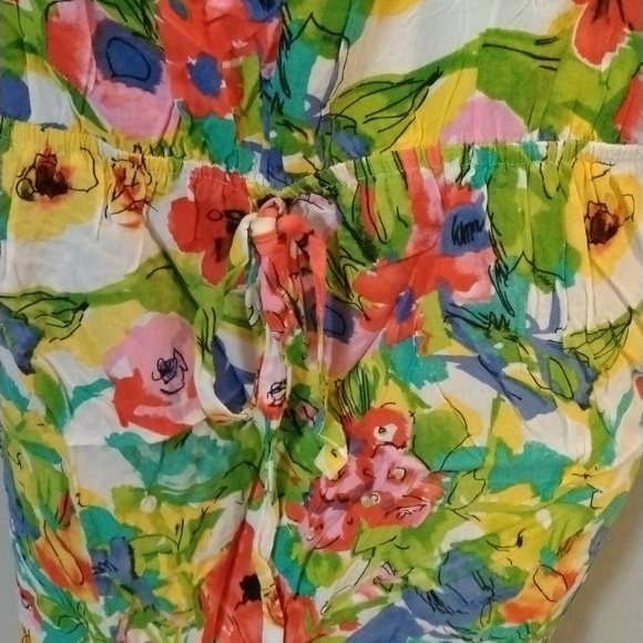 Forever 21 floral 100% rayon, adjustable , ruffled top with pockets  size medium - Picture 3 of 7